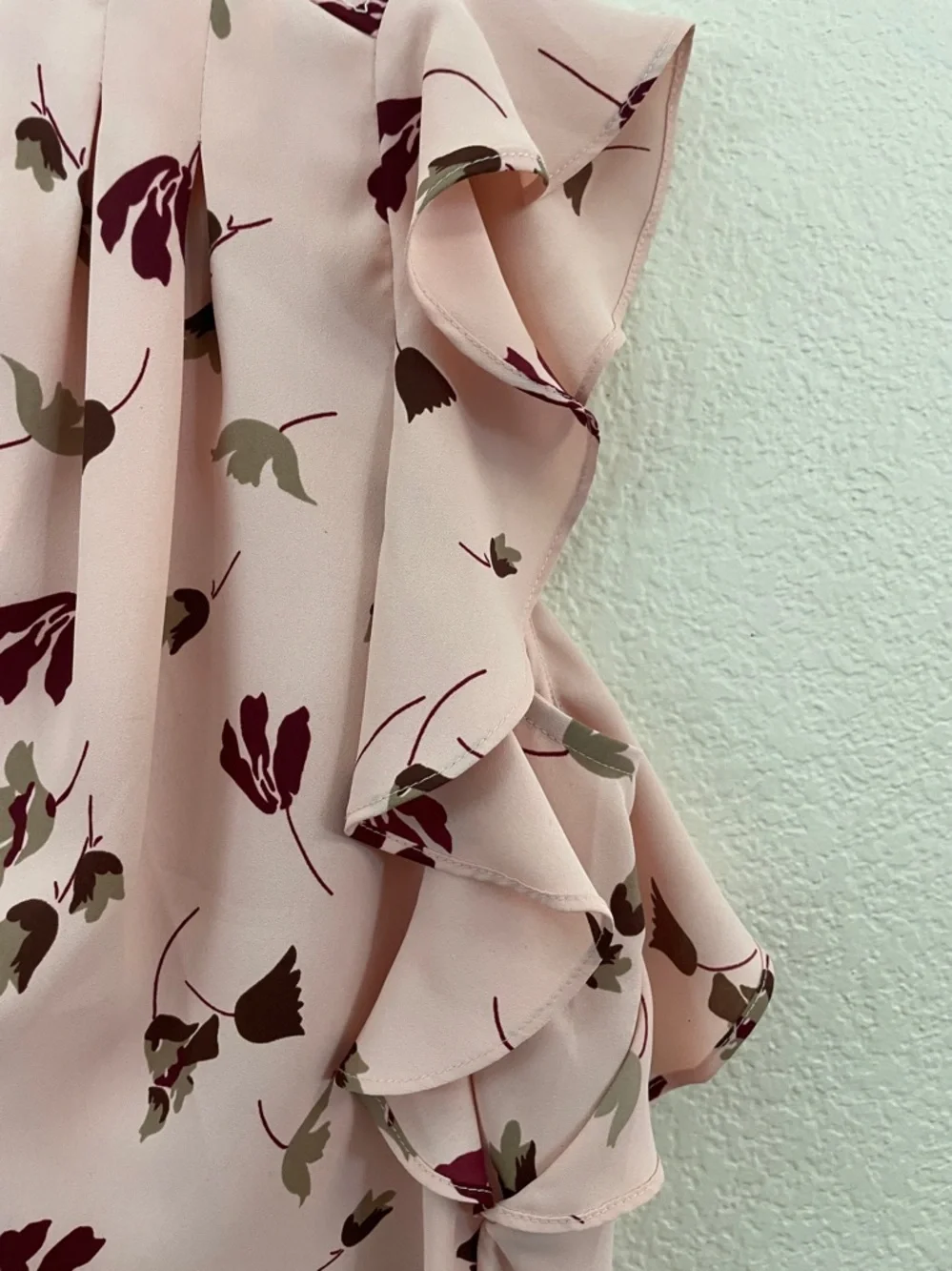 Joie NWT Blush Pink Floral Ruffle Sleeve Top feminine S - Picture 3 of 7